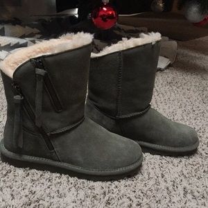 Green bear paw boots